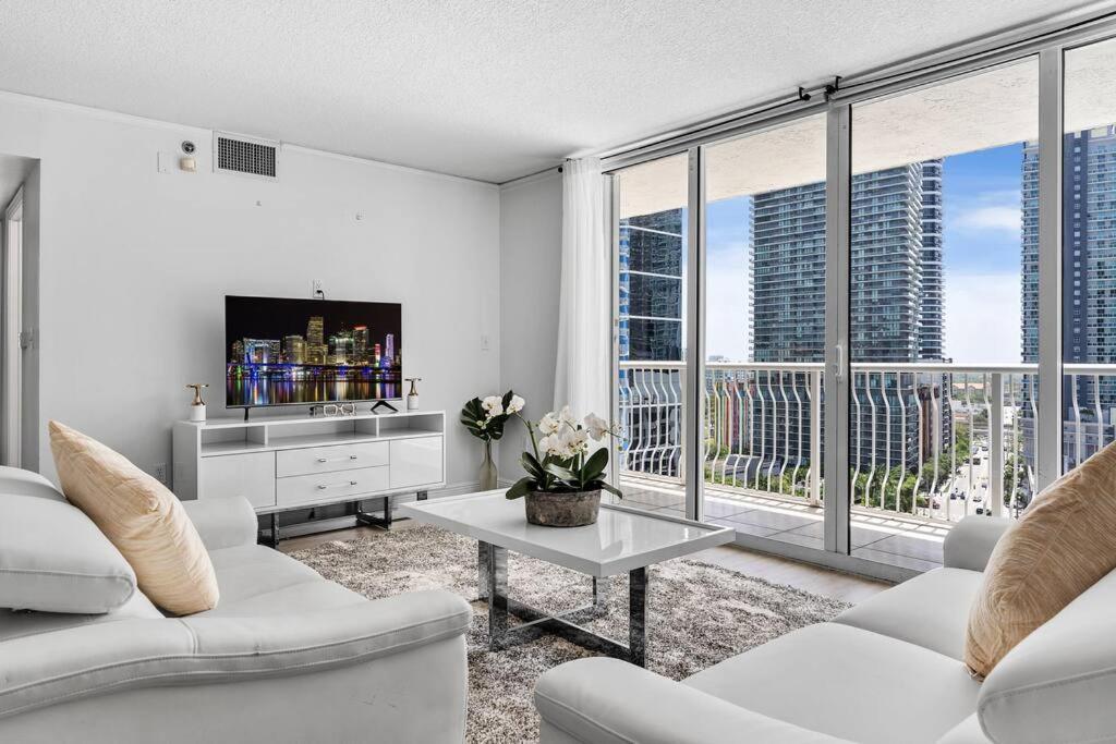 Modern 2/2 With Beautiful Ocean And Brickell Views Apartment Маями Екстериор снимка