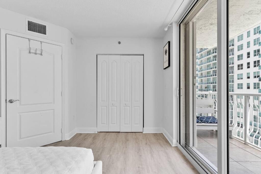 Modern 2/2 With Beautiful Ocean And Brickell Views Apartment Маями Екстериор снимка